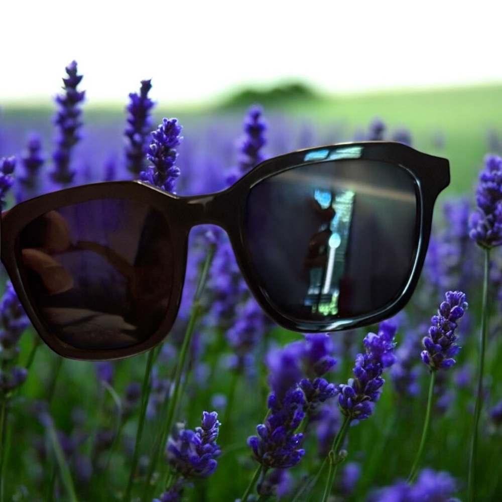 YSL Gorgeous Black Sunglasses NWOT
Summer time just around the corner!